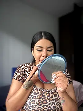 Snapshot of Insane_Issa chatting on December 2, 2025, 2:19 pm Insane Issa online show from December 2, 2025, 2:19 pm