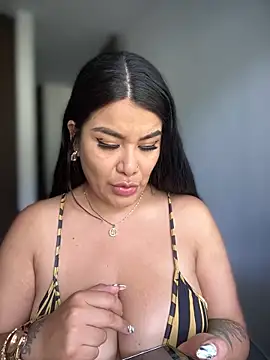 Snapshot of Insane_Issa chatting on November 22, 2025, 4:17 pm Insane Issa online show from November 22, 2025, 4:17 pm