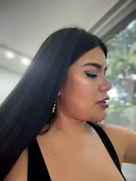 Snapshot of Insane_Issa chatting on November 18, 2025, 10:34 pm Insane Issa online show from November 18, 2025, 10:34 pm