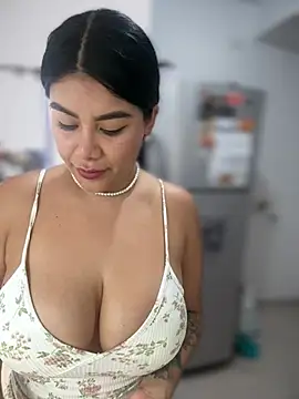 Snapshot of Insane_Issa chatting on June 15, 2026, 2:28 pm Insane Issa online show from June 15, 2026, 2:28 pm