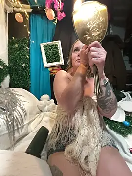 SummerBlueMoon online show from April 13, 2026, 9:24 am