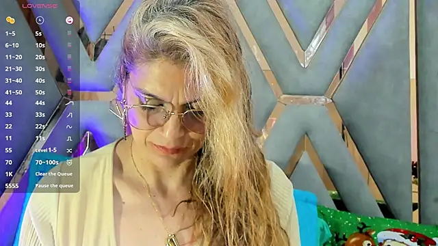 Snapshot of Esmeralda_oikos chatting on December 20, 2025, 8:55 pm Esmeralda oikos online show from December 20, 2025, 8:55 pm