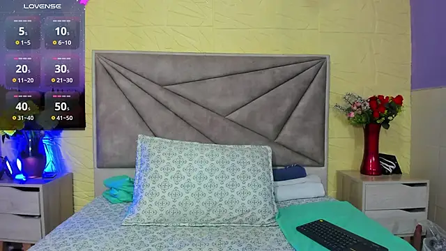 Snapshot of Esmeralda_oikos chatting on January 6, 2026, 4:05 am Esmeralda oikos online show from January 6, 2026, 4:05 am