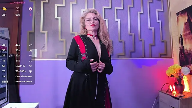 Snapshot of Esmeralda_oikos chatting on December 18, 2025, 4:06 am Esmeralda oikos online show from December 18, 2025, 4:06 am