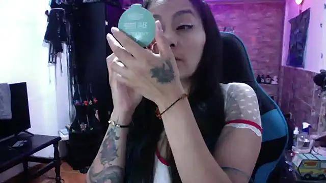 AngelaQueen  online show from October 29, 2025, 5:34 pm