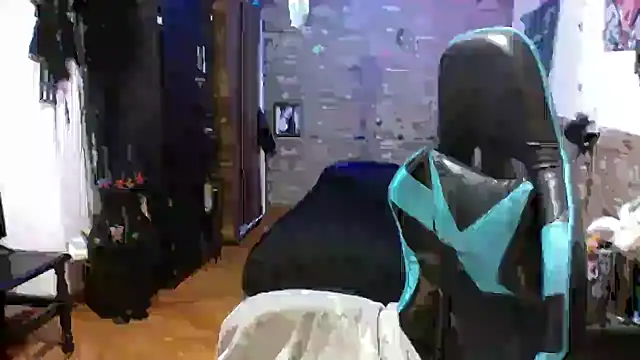 AngelaQueen  online show from October 28, 2025, 5:23 pm