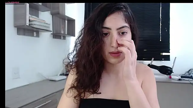 MIYESSI online show from March 21, 2025, 5:34 pm