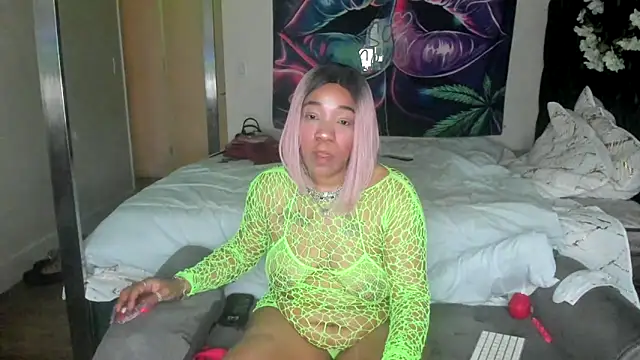 YasmineMinaj online show from April 15, 2026, 10:43 pm