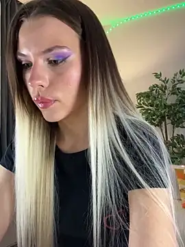 Snapshot of KittyKatyDream chatting on February 10, 2025, 6:13 pm KittyKatyDream online show from February 10, 2025, 6:13 pm