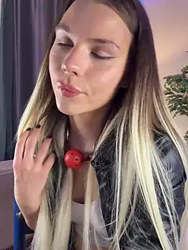 Snapshot of KittyKatyDream chatting on February 5, 2025, 5:20 pm KittyKatyDream online show from February 5, 2025, 5:20 pm