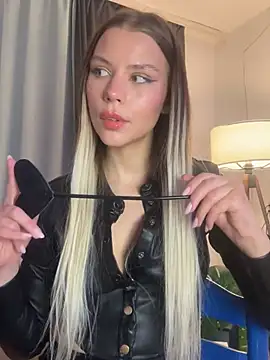 Snapshot of KittyKatyDream chatting on March 10, 2025, 4:35 pm KittyKatyDream online show from March 10, 2025, 4:35 pm