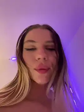 Snapshot of KittyKatyDream chatting on March 15, 2025, 7:59 pm KittyKatyDream online show from March 15, 2025, 7:59 pm