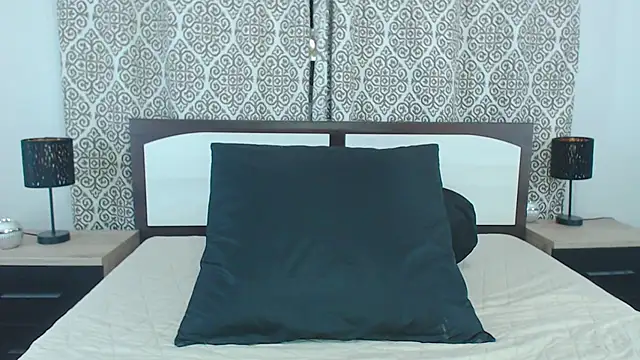 Snapshot of MissMilla chatting on October 8, 2025, 5:20 am MissMilla online show from October 8, 2025, 5:20 am