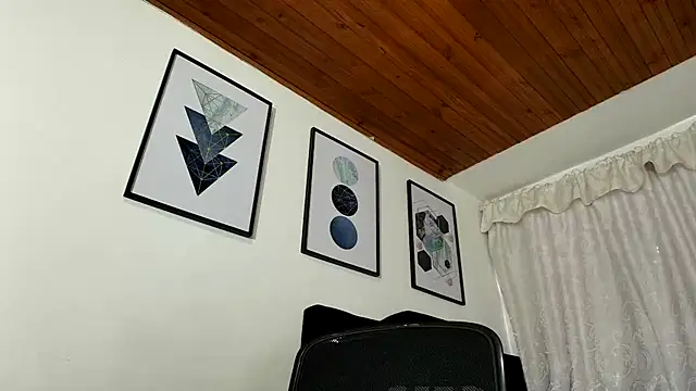 sam her online show from November 8, 2025, 4:43 pm