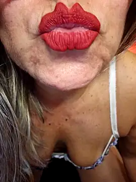 Snapshot of madame_tesuda0 chatting on March 20, 2025, 9:35 pm madame tesuda0 online show from March 20, 2025, 9:35 pm