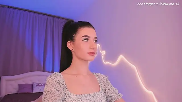 Snapshot of LauraCoy chatting on June 2, 2026, 9:48 pm LauraCoy online show from June 2, 2026, 9:48 pm