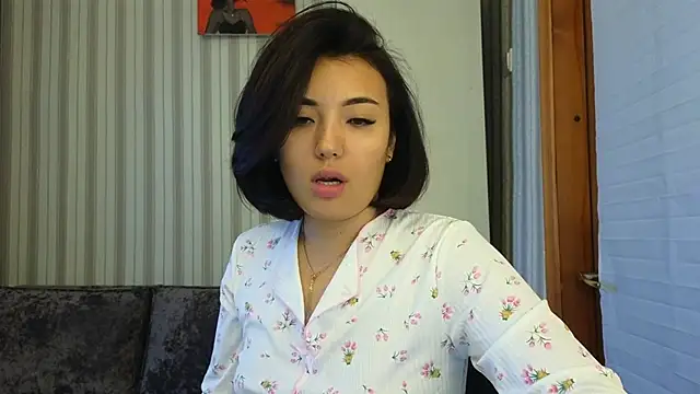 lily  foster online show from September 29, 2025, 11:49 am