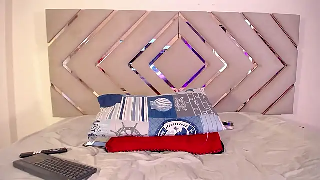 Raven foxter1 online show from January 9, 2026, 9:00 pm