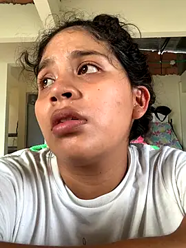 moncerrat luna online show from September 30, 2025, 9:10 pm