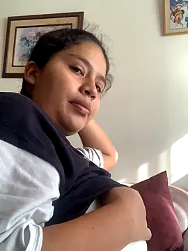 moncerrat luna online show from November 2, 2025, 8:14 pm