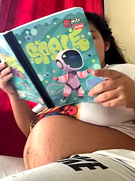 moncerrat luna online show from October 5, 2025, 9:49 pm