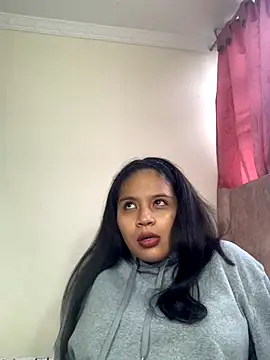 moncerrat luna online show from October 11, 2025, 9:05 pm