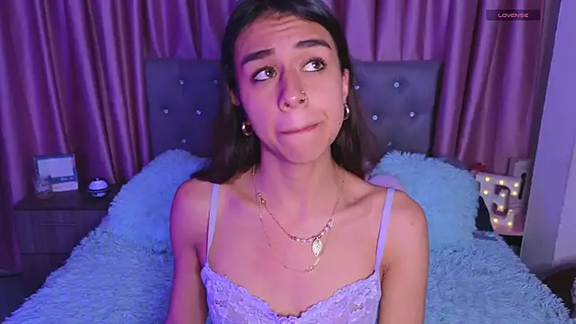 Emiily Scott1 online show from December 5, 2025, 1:05 am