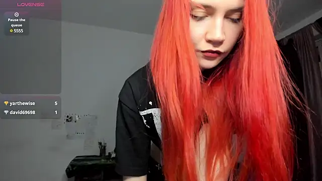 Snapshot of KitsuneRem chatting on January 10, 2025, 7:43 pm KitsuneRem online show from January 10, 2025, 7:43 pm