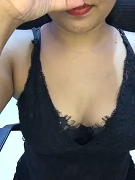 Snapshot of Rose_Olivia chatting on March 8, 2026, 3:48 pm Rose Olivia online show from March 8, 2026, 3:48 pm