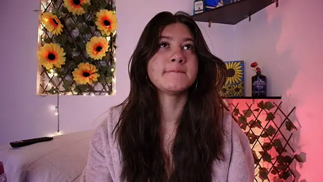 kisstarxxx online show from April 14, 2026, 9:03 am