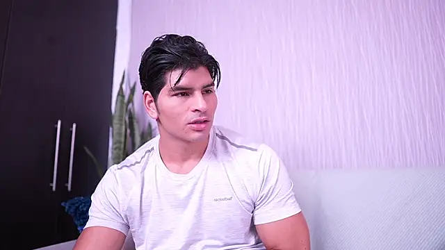 wild col  online show from April 18, 2026, 11:16 pm