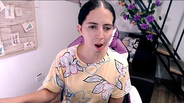 samantha baby  online show from April 18, 2026, 7:07 pm