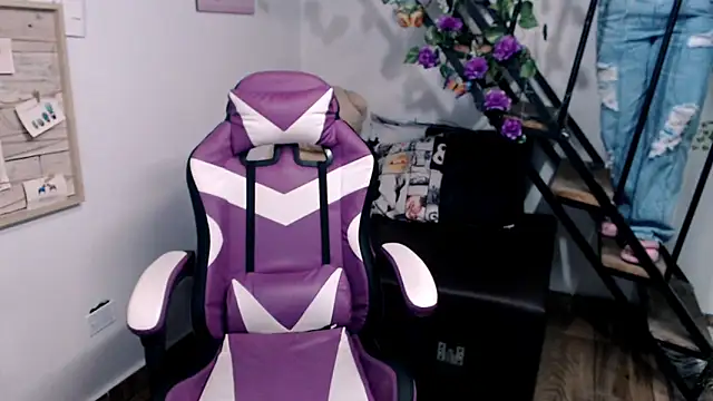 samantha baby  online show from February 5, 2026, 11:33 pm