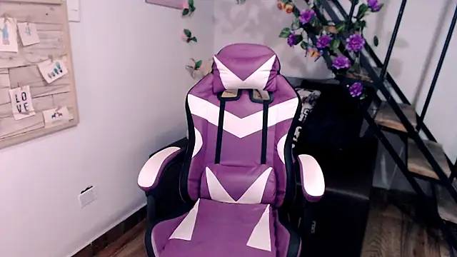 samantha baby  online show from April 15, 2026, 7:58 pm