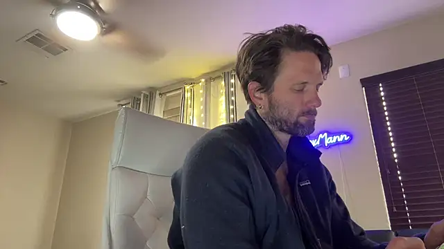 alexmannd online show from October 31, 2025, 4:47 pm