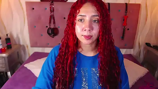 Snapshot of IsabelaLatina chatting on February 23, 2026, 5:13 pm IsabelaLatina online show from February 23, 2026, 5:13 pm