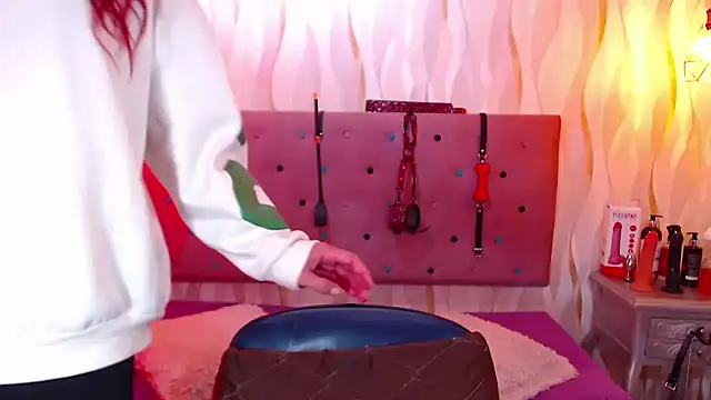 Snapshot of IsabelaLatina chatting on January 6, 2026, 4:00 pm IsabelaLatina online show from January 6, 2026, 4:00 pm