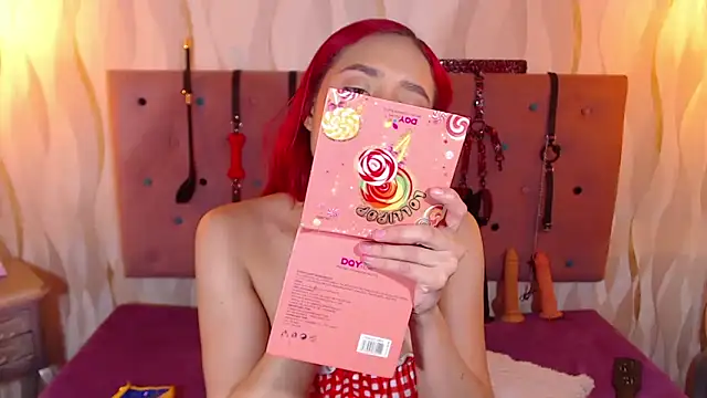 Snapshot of IsabelaLatina chatting on December 19, 2025, 4:53 pm IsabelaLatina online show from December 19, 2025, 4:53 pm