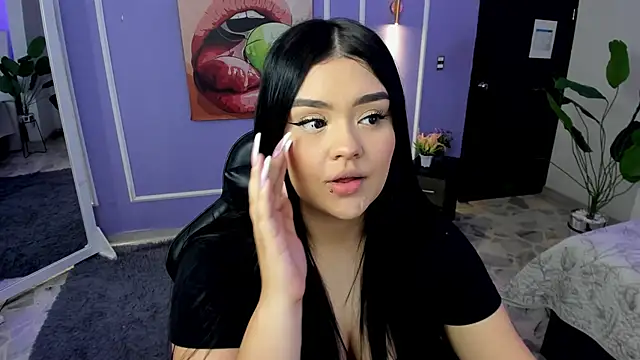 martinasaez online show from November 11, 2025, 8:14 pm