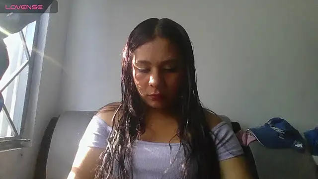 Snapshot of Charis_21 chatting on May 6, 2026, 9:19 pm Charis 21 online show from May 6, 2026, 9:19 pm