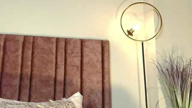 NoraDasilva online show from November 15, 2025, 4:55 pm