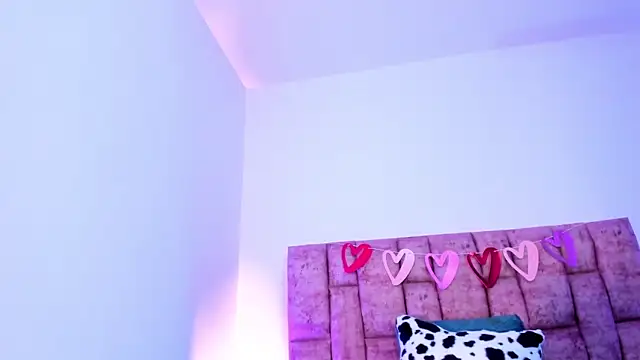 NoraDasilva online show from May 20, 2026, 4:53 am