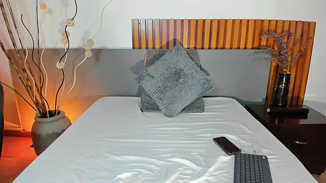 NoraDasilva online show from December 23, 2025, 12:11 am