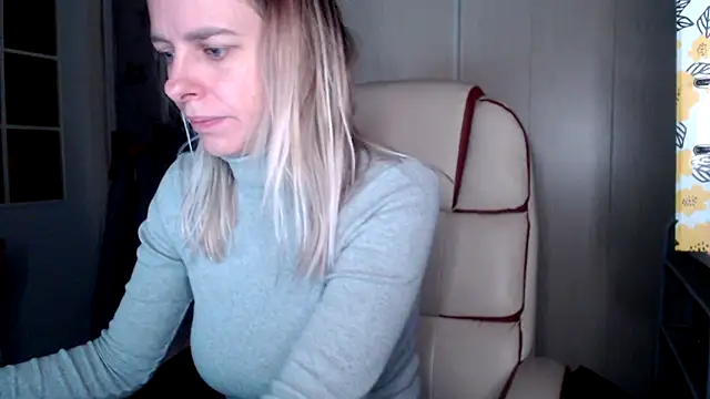 Snapshot of las_sweet chatting on October 31, 2025, 8:00 am las sweet online show from October 31, 2025, 8:00 am