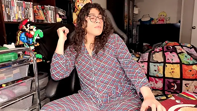 ShinyCherub online show from April 17, 2026, 11:18 pm