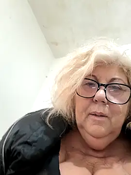 Snapshot of Merilulla chatting on December 1, 2025, 3:02 pm Merilulla online show from December 1, 2025, 3:02 pm