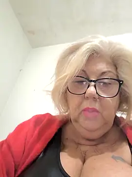 Snapshot of Merilulla chatting on November 9, 2025, 2:32 pm Merilulla online show from November 9, 2025, 2:32 pm