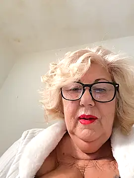 Snapshot of Merilulla chatting on November 6, 2025, 2:10 pm Merilulla online show from November 6, 2025, 2:10 pm