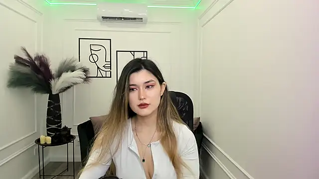 AnneTLi online show from November 21, 2025, 3:16 am