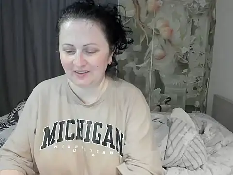 Snapshot of Lillian2 chatting on June 2, 2026, 4:07 pm Lillian2 online show from June 2, 2026, 4:07 pm